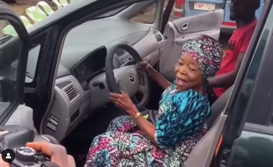 Days after publicly begging for a car, veteran actress, Margaret Olayinka aka Iya Gbonkan, gets a car gift from one of her fans (video)