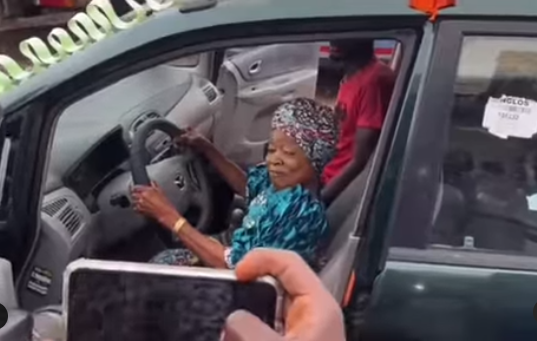 Days after publicly begging for a car, veteran actress, Margaret Olayinka aka Iya Gbonkan, gets a car gift from one of her fans (video)