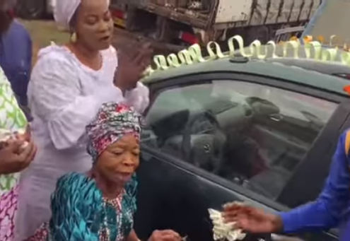 Days after publicly begging for a car, veteran actress, Margaret Olayinka aka Iya Gbonkan, gets a car gift from one of her fans (video)