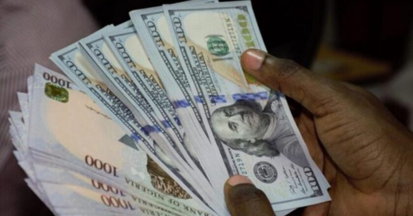USD Exchange Rate Holds Steady at N1,300 Against Naira