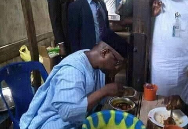 Abubakar Sani Bello, Governor of Niger State Spotted Having Lunch at Mama Put Joint in Minna Ahead Of 2019 Election [Photos]
