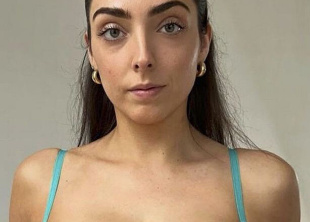 Body positivity advocate unhooks bra to show what natural boobs really look  like