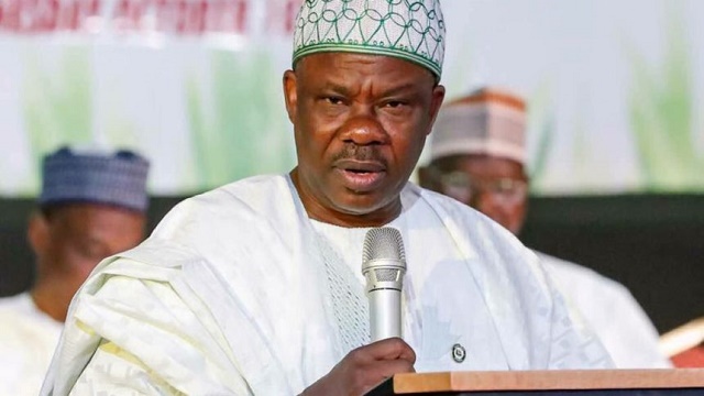 Serious Crisis In APC As Governor Amosun Lands In Big Trouble, For Trying To ‘Kill’ President Buhari With ‘Stones’