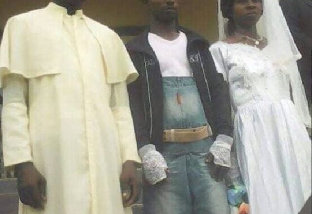 Unconcerned Man Wears Jeans to His Wedding [Photo]