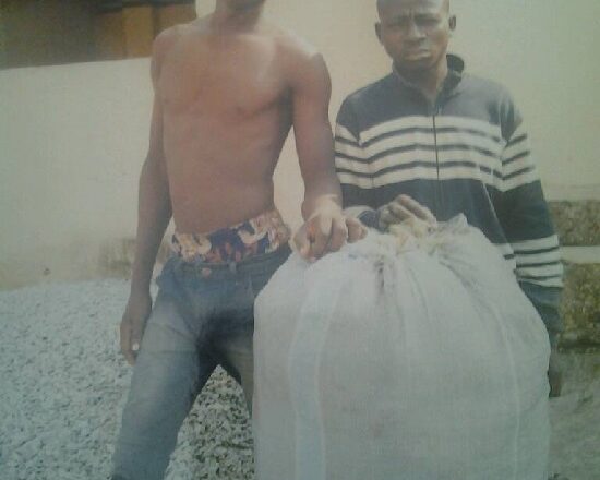 “We Are Proud Thieves, Don’t Call Us Robbers” – Two Convicted Criminals Protest in Court [Photo]