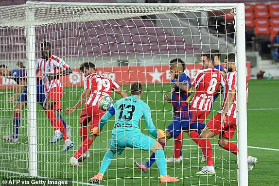 Messi reaches 700 goals milestone as Barcelona draw 2-2 with Atletico Madrid (photos)