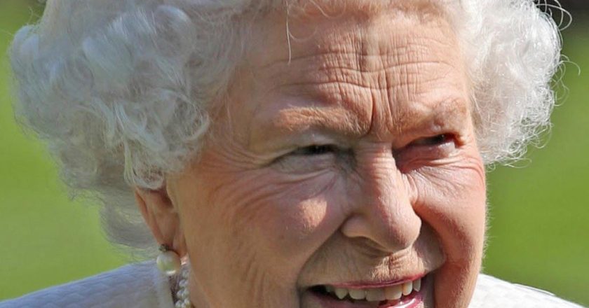''Light overcomes darkness, Coronavirus will not overcome us'' – Read Queen Elizabeth's Easter message to Brits during lockdown