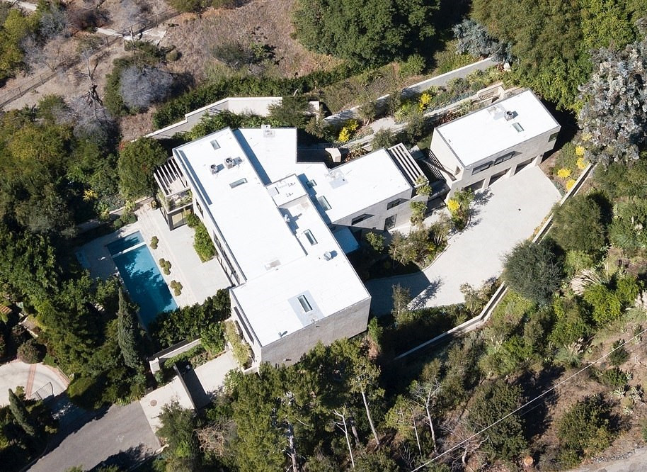 Inside the sprawling mansion 22-year-old billionaire, Kylie Jenner just bought for $36 million (Photos)