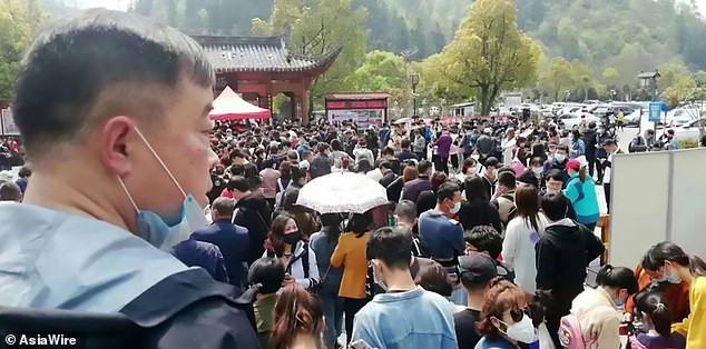 Chinese tourist sites packed as country comes out of Coroavirus lockdown for Qing Ming Festival (Photos/Video)