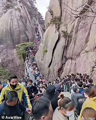 Chinese tourist sites packed as country comes out of Coroavirus lockdown for Qing Ming Festival (Photos/Video)