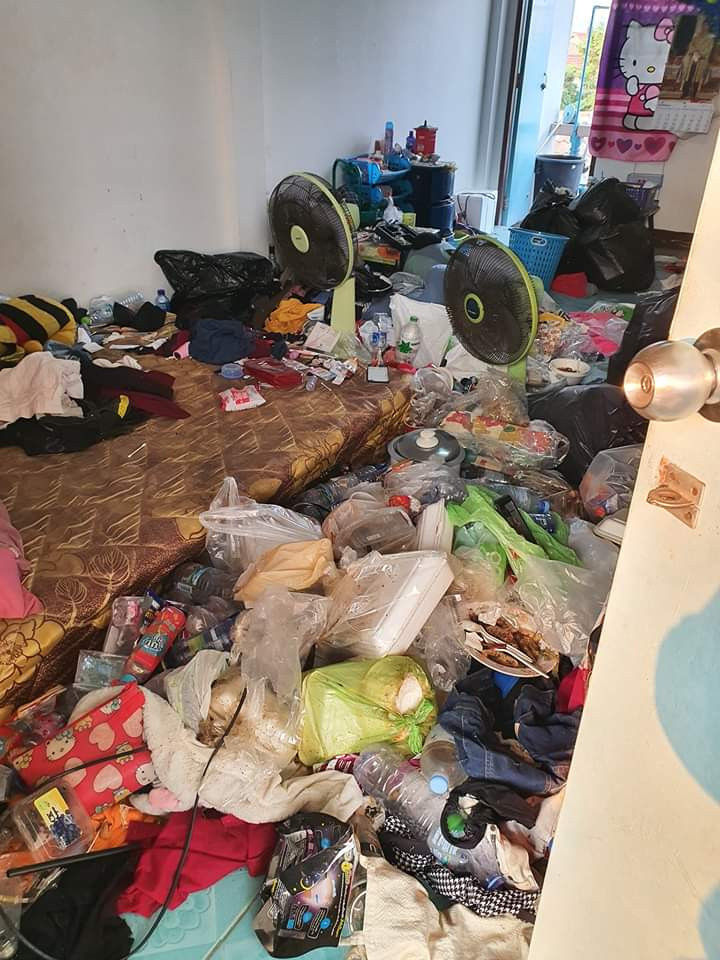 WTH!... See the mess a landlady found in room she rented to two "respectable" ladies (photos)
