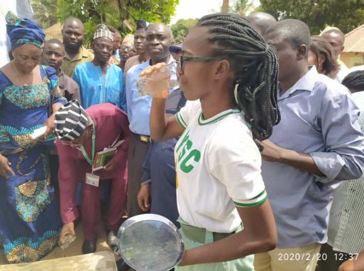 Benue community gifts 80 tubers of yam to serving corps member who erected a borehole water system for them(photos/video)