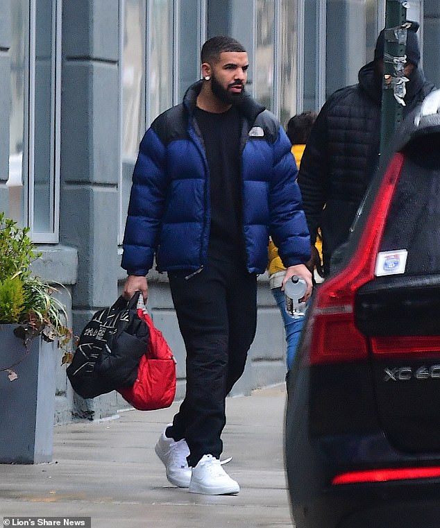  Drake sparks relationship rumors with supermodel Imaan Hammam as he