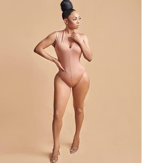  Toke Makinwa flaunts her curvy body in sexy new photos�