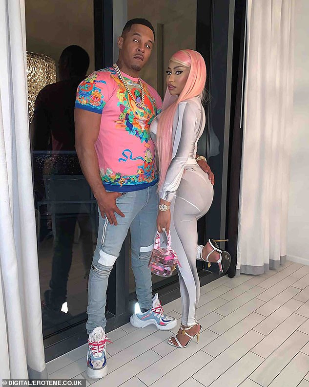  Nicki Minaj goes clubbing with her husband (Photos)