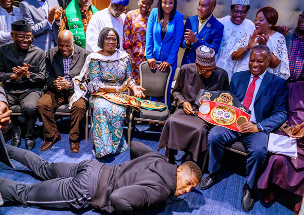 Anthony Joshua prostrates as he presents his World Heavy Championship belts to President Buhari in London (Photos)