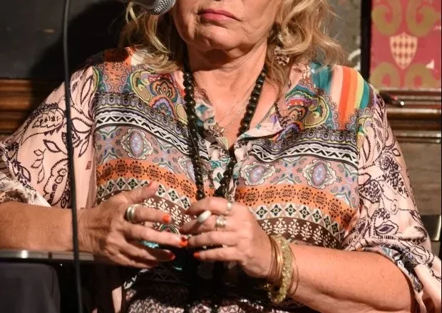 Accusation by Actress Roseanne Barr: COVID-19 is a Conspiracy Targeting Her Generation