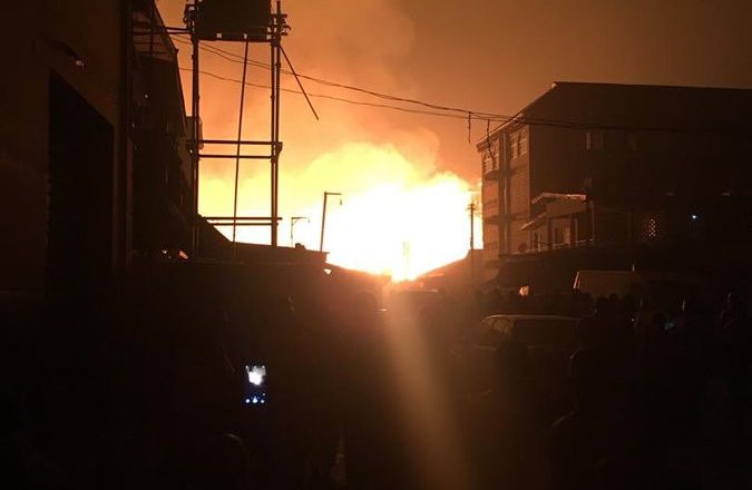 Fire Breaks Out at Amu Market in Mushin (Videos)