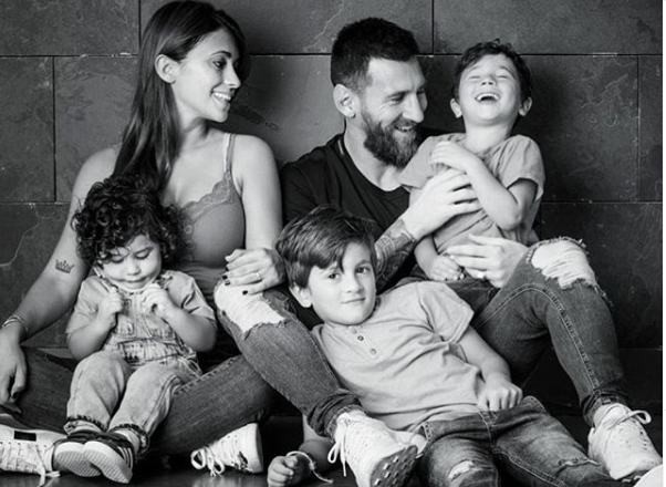 Photo of Lionel Messi, his wife, and three sons