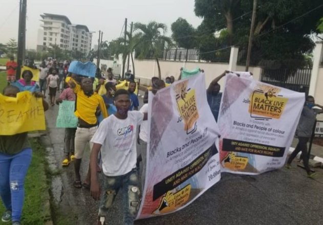 Black Lives Matter protest in Victoria Island, Lagos, draws reactions from Nigerians amidst rainy weather