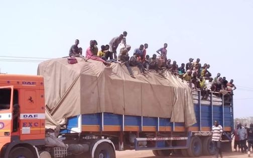 COVID-19: Niger State Govt turns trailer filled with over 50 people back to Lagos (photos/Video)