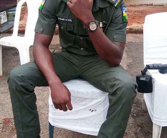 Heartwarming Story: Nigerian Policeman’s Act of Kindness Amidst Lockdown