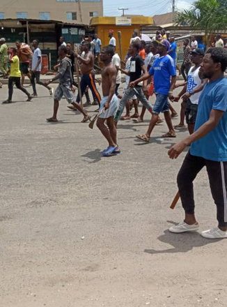 Police bring calm to Oworonshoki as one million boys are forced out by youths (videos)