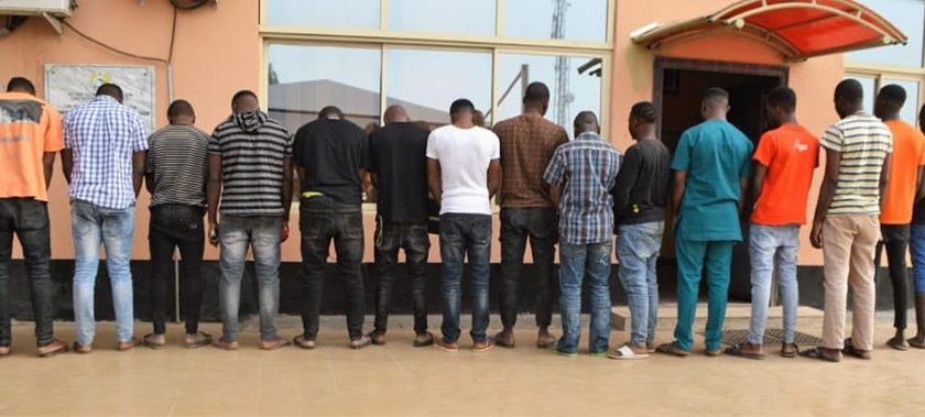 EFCC arrests 2 brothers and 13 others over internet fraud