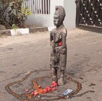 Fetish objects placed in front of University of Ibadan main entrance gate scares students and workers