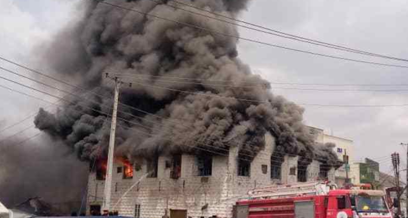 Breaking News: Fire Engulfs Building and Shops in Ibadan