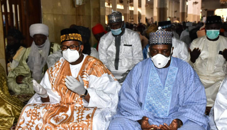 Governor Bala Mohammed attends crowded Juma'at service after recovering from Coronavirus (photos)