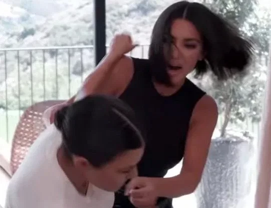 Kim Kardashian’s Physical Altercation with Sister Kourtney on KUWTK (Video)