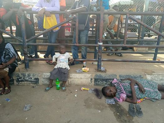 Heartbreaking Incident: Young Girl Left Stranded After Her Mother Slumps and Dies at BRT Bus Station in Lagos (See Photos)
