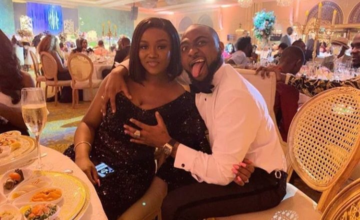 Questionable Behavior: Davido’s Controversial Gesture towards Chioma at His Brother’s Wedding