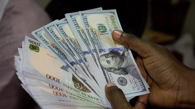 Nigerians’ response to the scarcity of dollars as Naira trades at N375 to a dollar