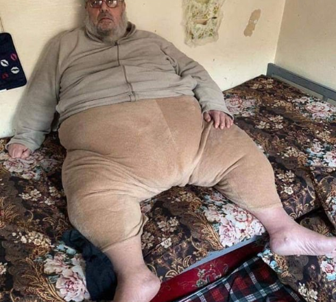 <!DOCTYPE HTML>
<html>

<head>
    <title>Obese ISIS “mufti” is arrested in Iraq and is so heavy he had to be loaded onto the back of a truck</title>
</head>

<body>
    Obese ISIS “mufti” is arrested in Iraq and is so heavy he had to be loaded onto the back of a truck