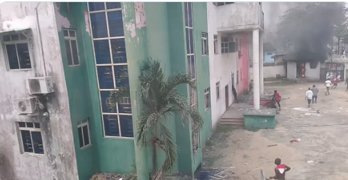 PDP secretariat in Bayelsa allegedly vandalized and set on fire after Supreme Court judgement (video)