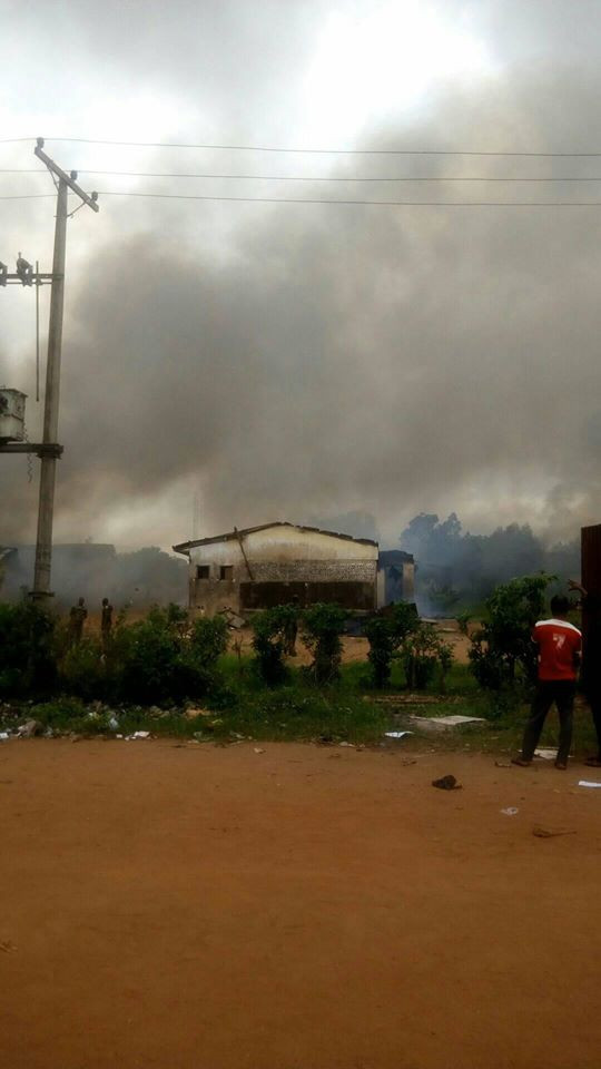 Police station, customary court, DPO residence burnt down by angry youths after a young man was allegedly killed by a policeman in Abia (photos/videos)