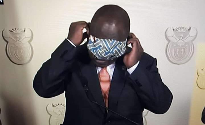 South Africans mock their President, Cyril Ramaphosa after he struggled with putting on a face mask (video)