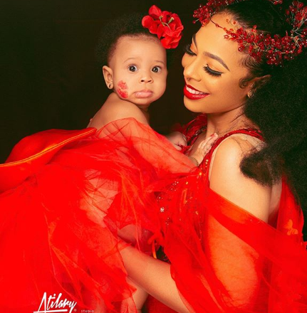 TBoss finally shows off her daughter's face (photo)