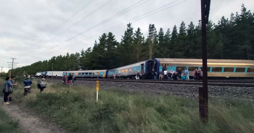 Tragic Train Derailment Results in Two Deaths and Multiple Injuries in Australia (with Photos and Video)