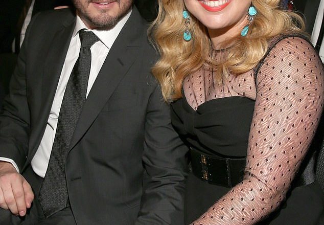 After almost seven years of marriage, US singer Kelly Clarkson files for divorce from husband