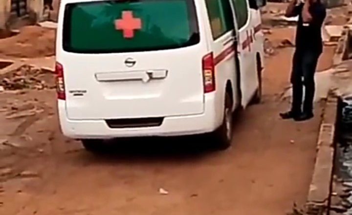 "Coronavirus is real" man says as ambulance arrives his neighbourhood in Ikotun, Lagos, to pick up patients (video)
