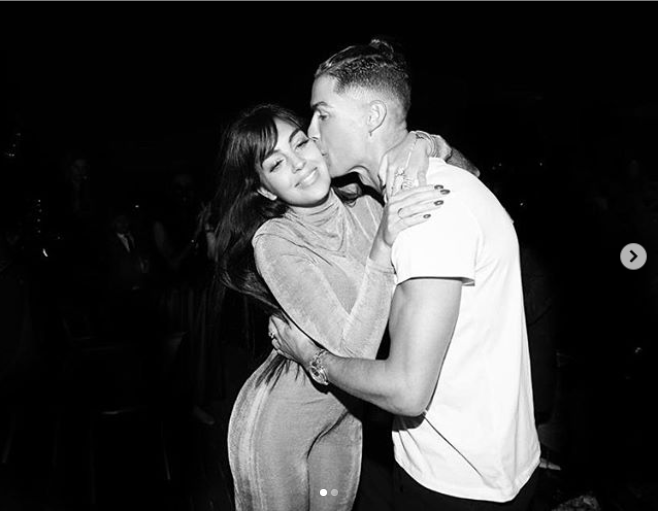 Cristiano Ronaldo and his partner Georgina Rodriquez lock lips together as they celebrate the New Year (photos)