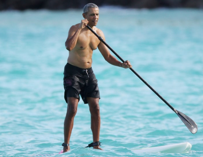 Shirtless Barack Obama pictured paddleboarding in Hawaii (photo and video)