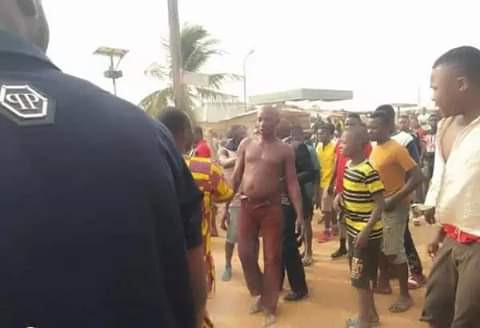 Graphic images show violent retribution: Infamous thief burned by outraged crowd in Benue