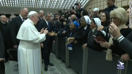 Pope Francis’s Playful Gesture: Kissing a Nun with a Light-hearted Joke (Video)