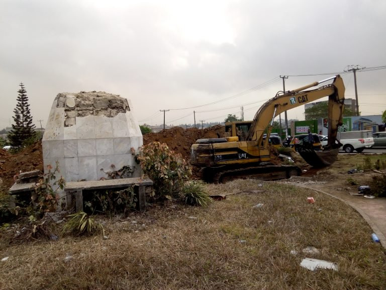 Fela's statue at Allen Avenue pulled down by Lagos State Government