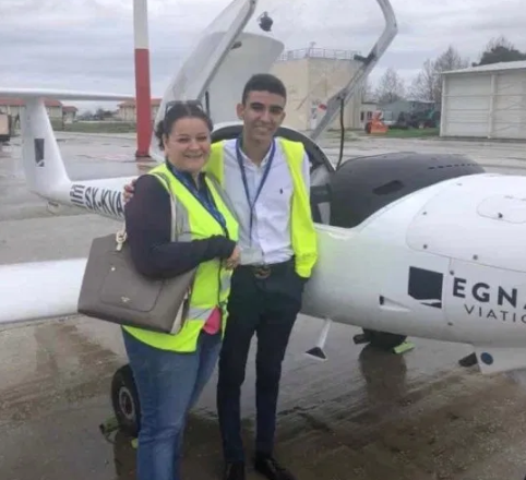 An 18-Year-Old Achieves the Youngest Commercial Pilot Title in the UK, Thanks to His Mother’s Sacrifice