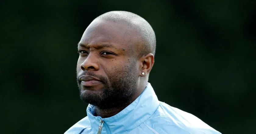 William Gallas suggests Chelsea should consider signing Manchester United duo